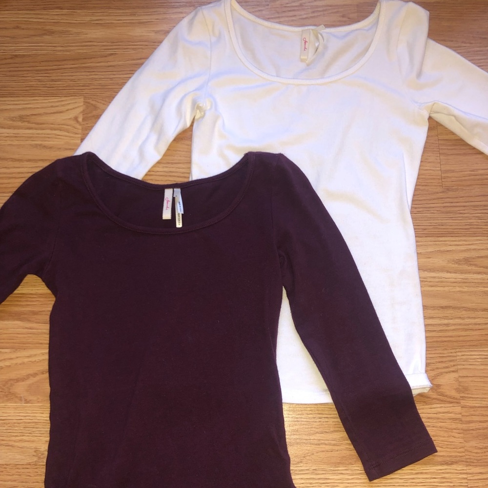 bundle of plain quarter sleeve tops